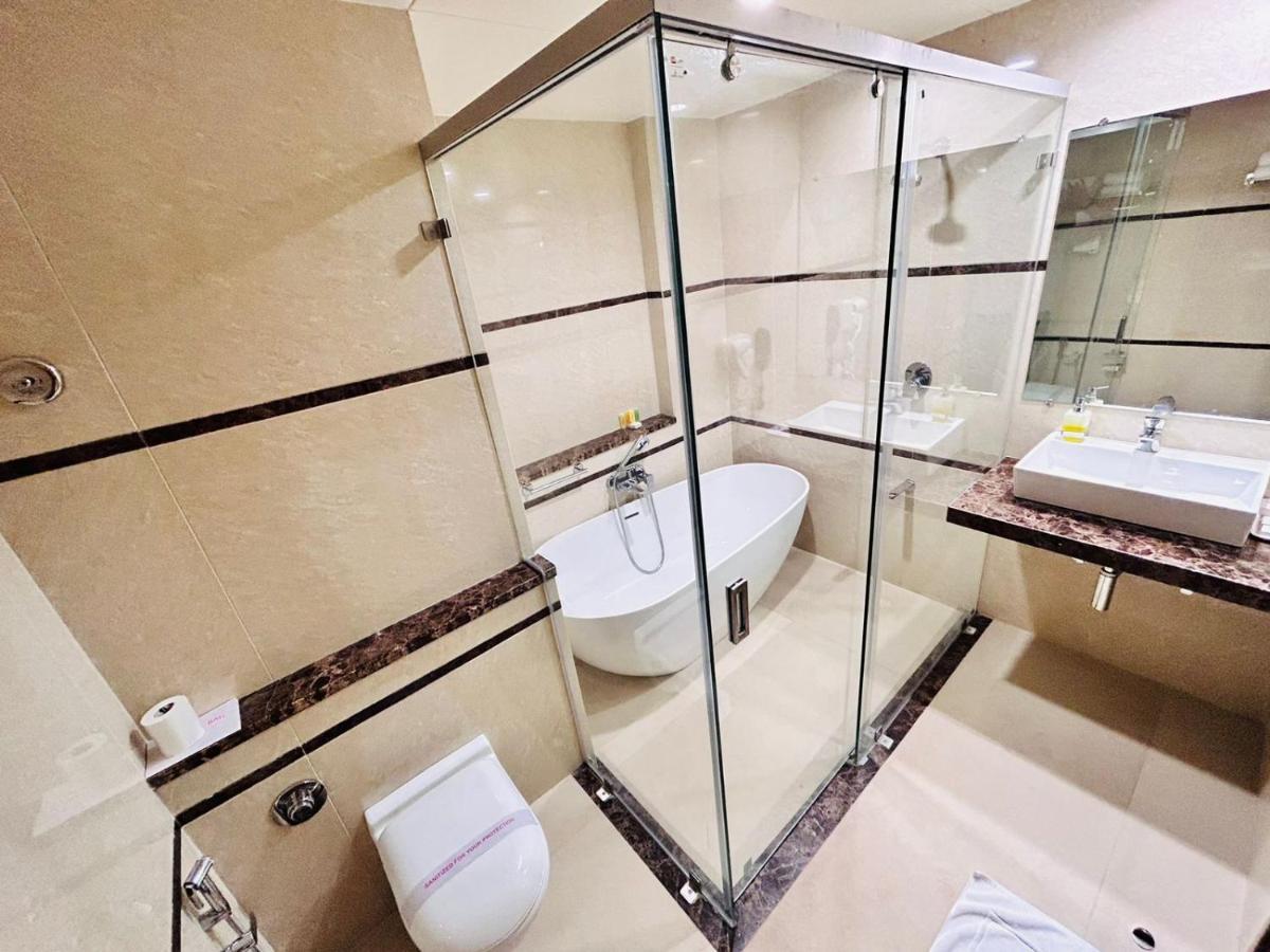 Boulevard 9 Luxury Resort & Spa Nadiād Kültér fotó