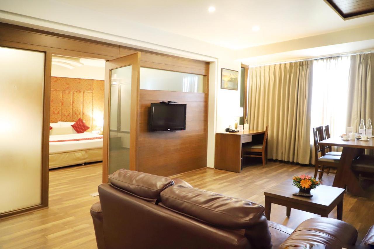Boulevard 9 Luxury Resort & Spa Nadiād Kültér fotó