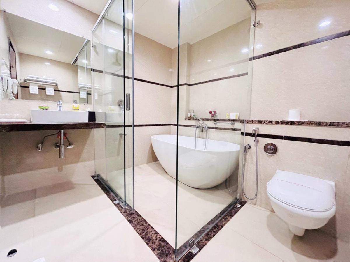 Boulevard 9 Luxury Resort & Spa Nadiād Kültér fotó
