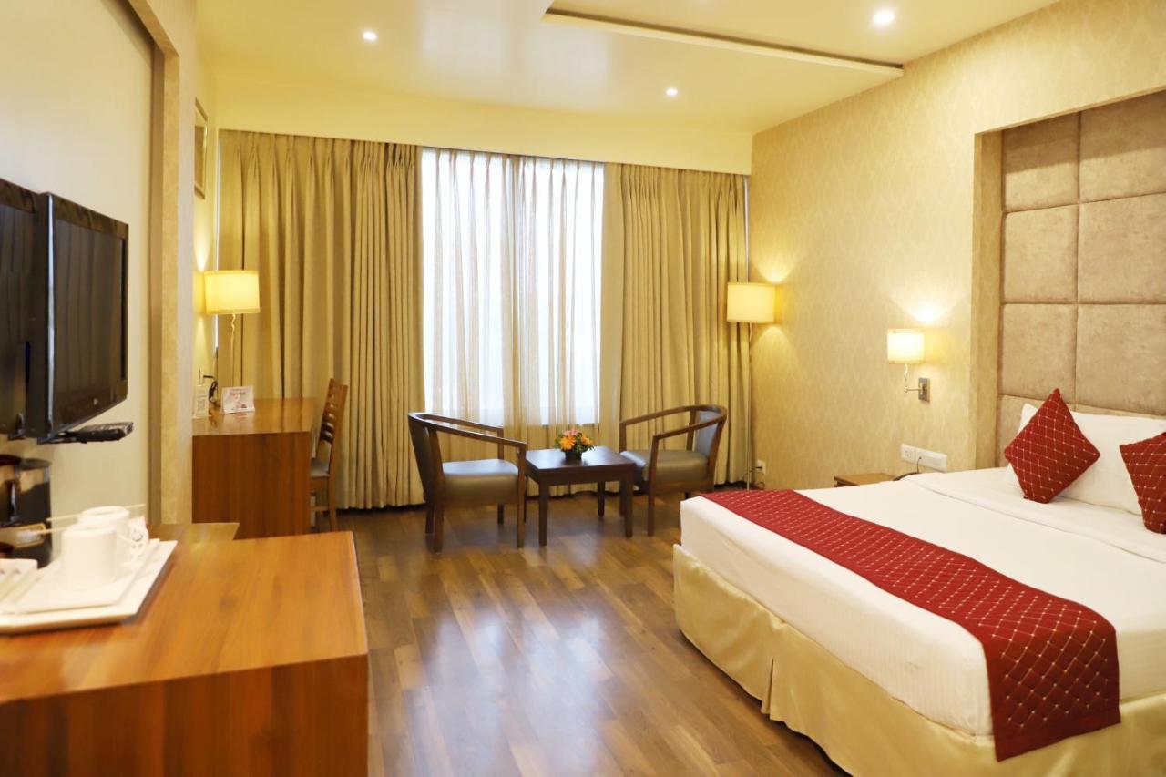 Boulevard 9 Luxury Resort & Spa Nadiād Kültér fotó