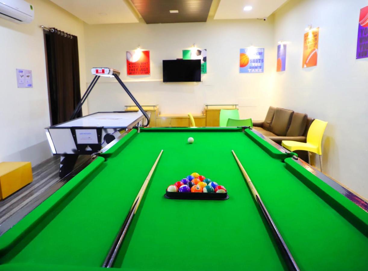Boulevard 9 Luxury Resort & Spa Nadiād Kültér fotó