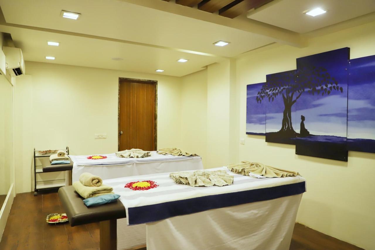 Boulevard 9 Luxury Resort & Spa Nadiād Kültér fotó