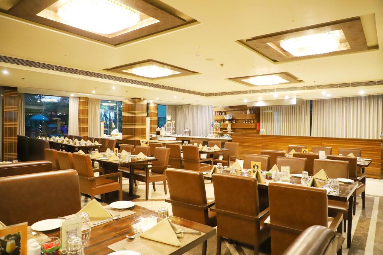 Boulevard 9 Luxury Resort & Spa Nadiād Kültér fotó