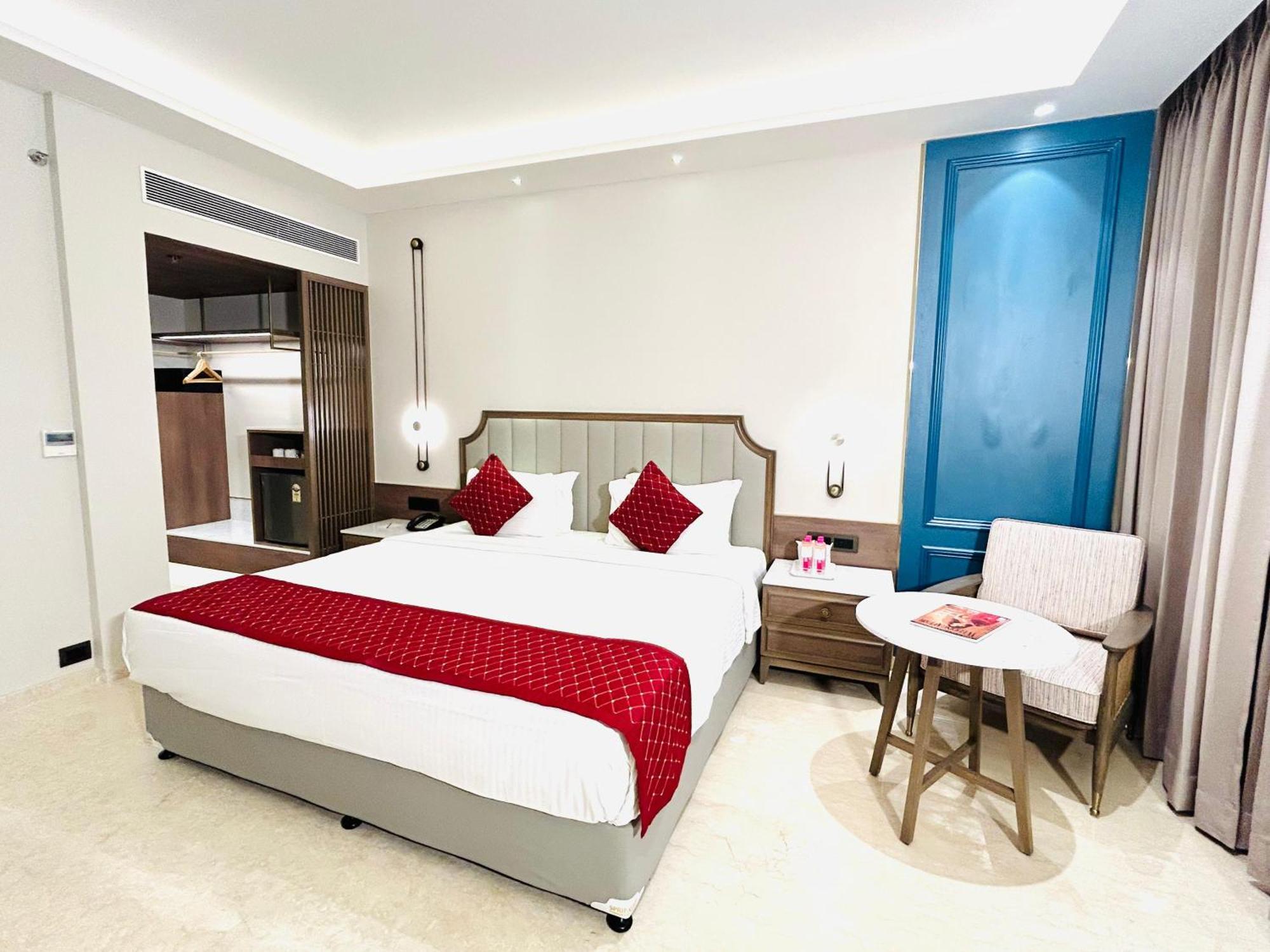Boulevard 9 Luxury Resort & Spa Nadiād Kültér fotó