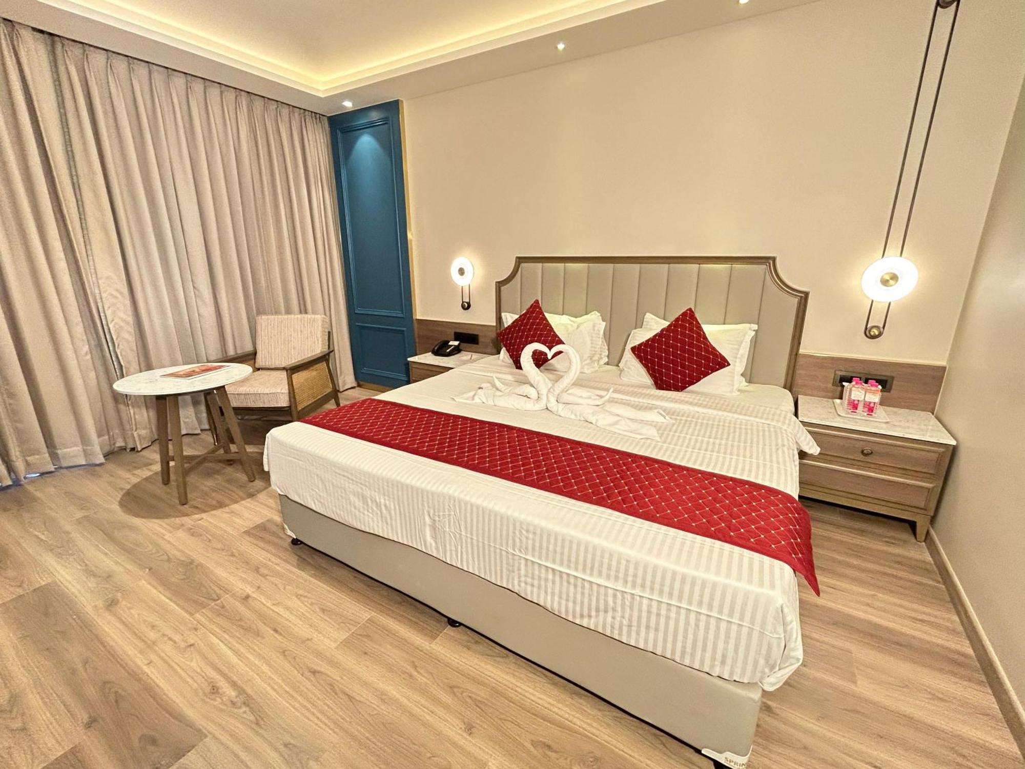 Boulevard 9 Luxury Resort & Spa Nadiād Kültér fotó