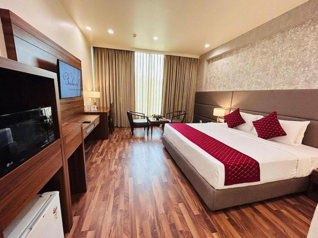 Boulevard 9 Luxury Resort & Spa Nadiād Kültér fotó
