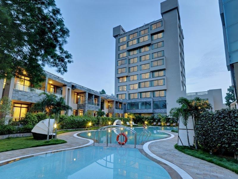 Boulevard 9 Luxury Resort & Spa Nadiād Kültér fotó